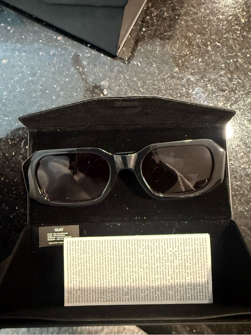 Quay Unisex Hyped Up Sunglasses- Black Smoke - Picture 3 of 6